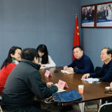 智慧康养行业蓄势待发，，，，，，龙8头号玩家智慧养老“春温花开”