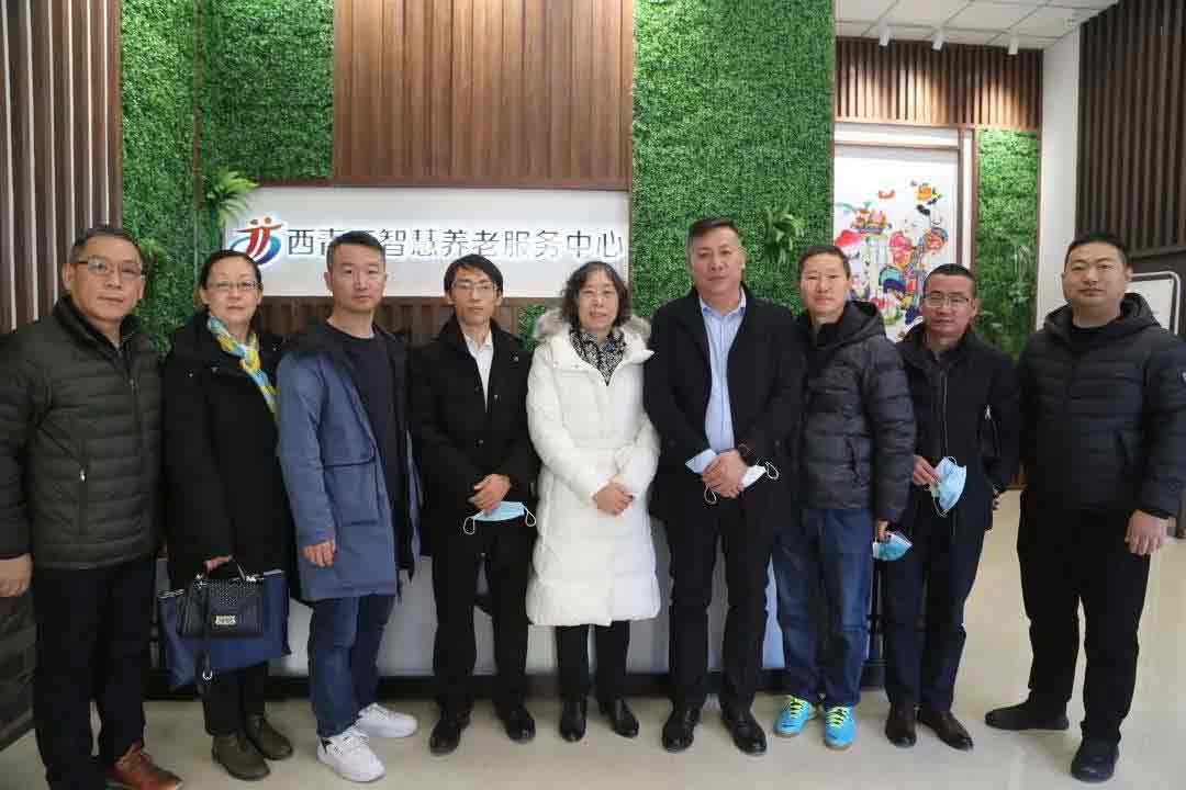 天津山西商会张爱梅会长一行向导到龙8头号玩家为老服务中心旅行